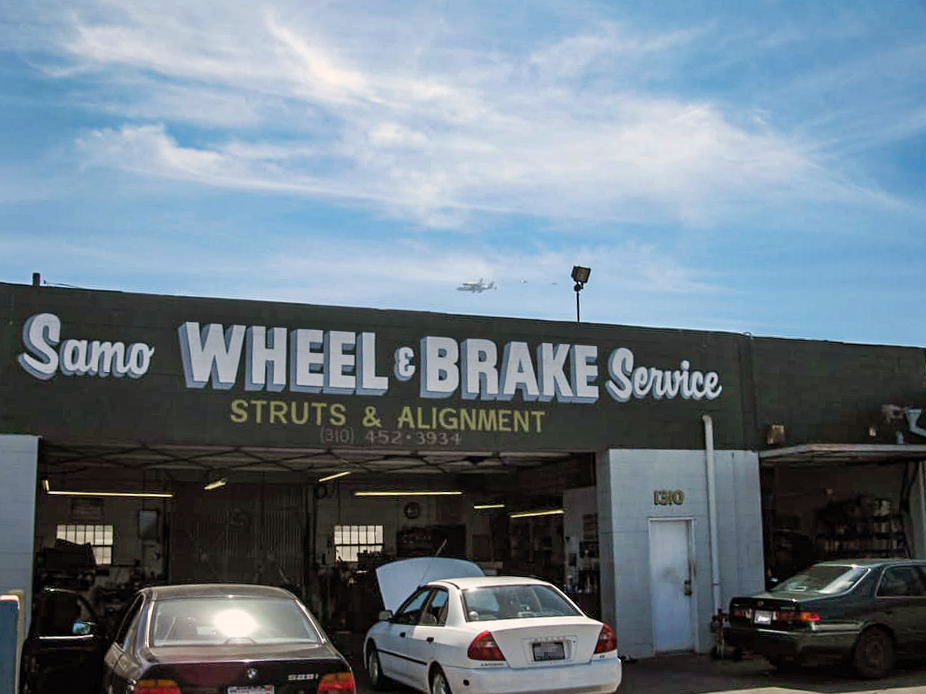 Space Shuttle Endeavour Arriving in Los Angeles